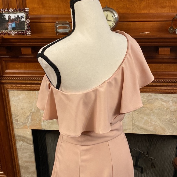 Adorable One Shoulder Romper NWT - Picture 5 of 16
